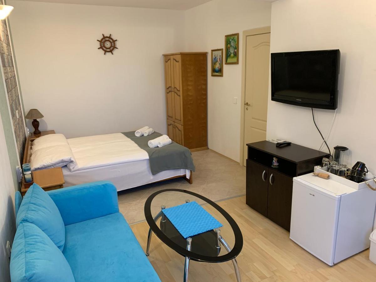 Sunray Guest House, Private Rooms & Apartment With Lovely Sea View 瓦爾納 外观 照片