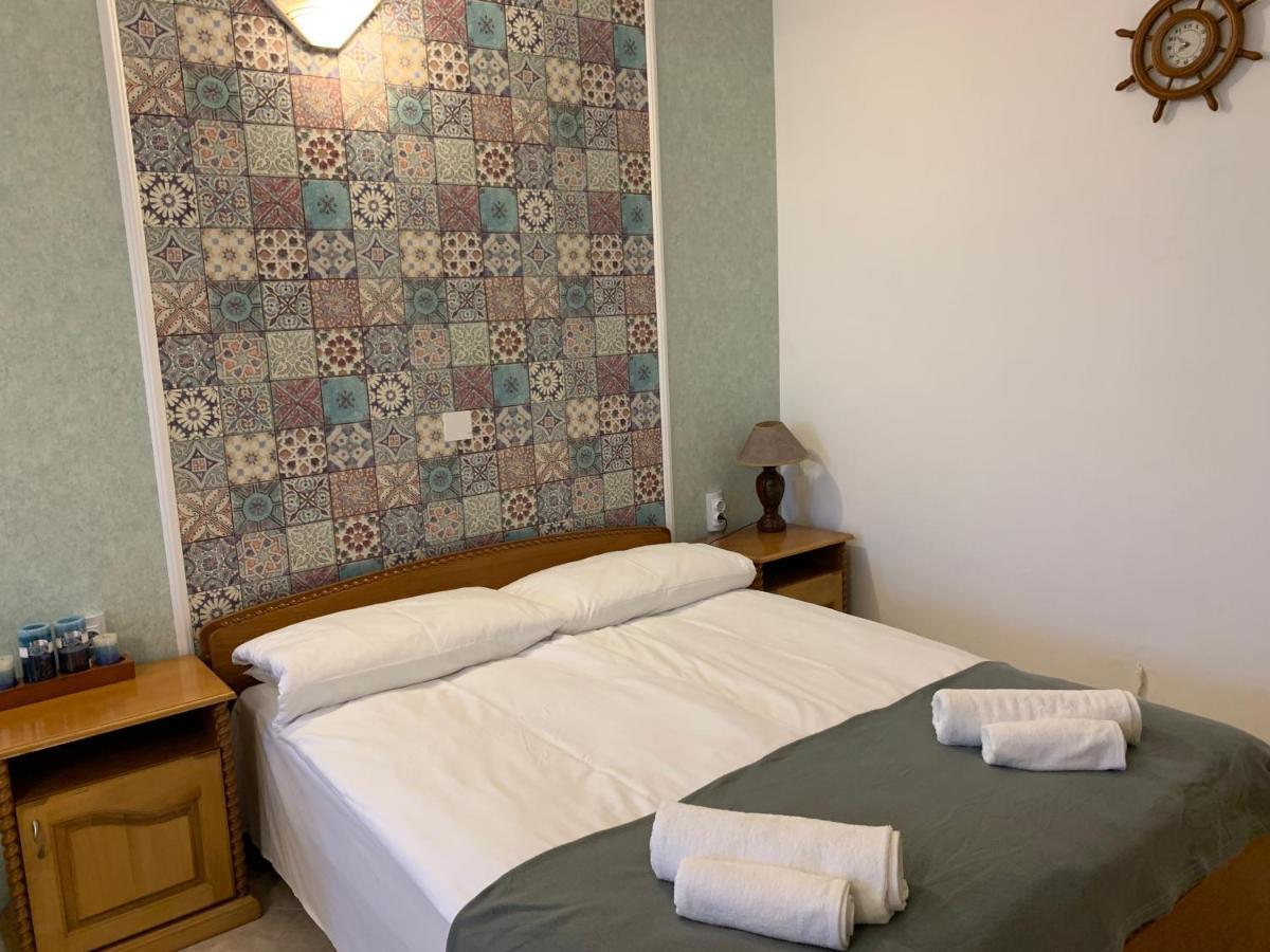 Sunray Guest House, Private Rooms & Apartment With Lovely Sea View 瓦爾納 外观 照片