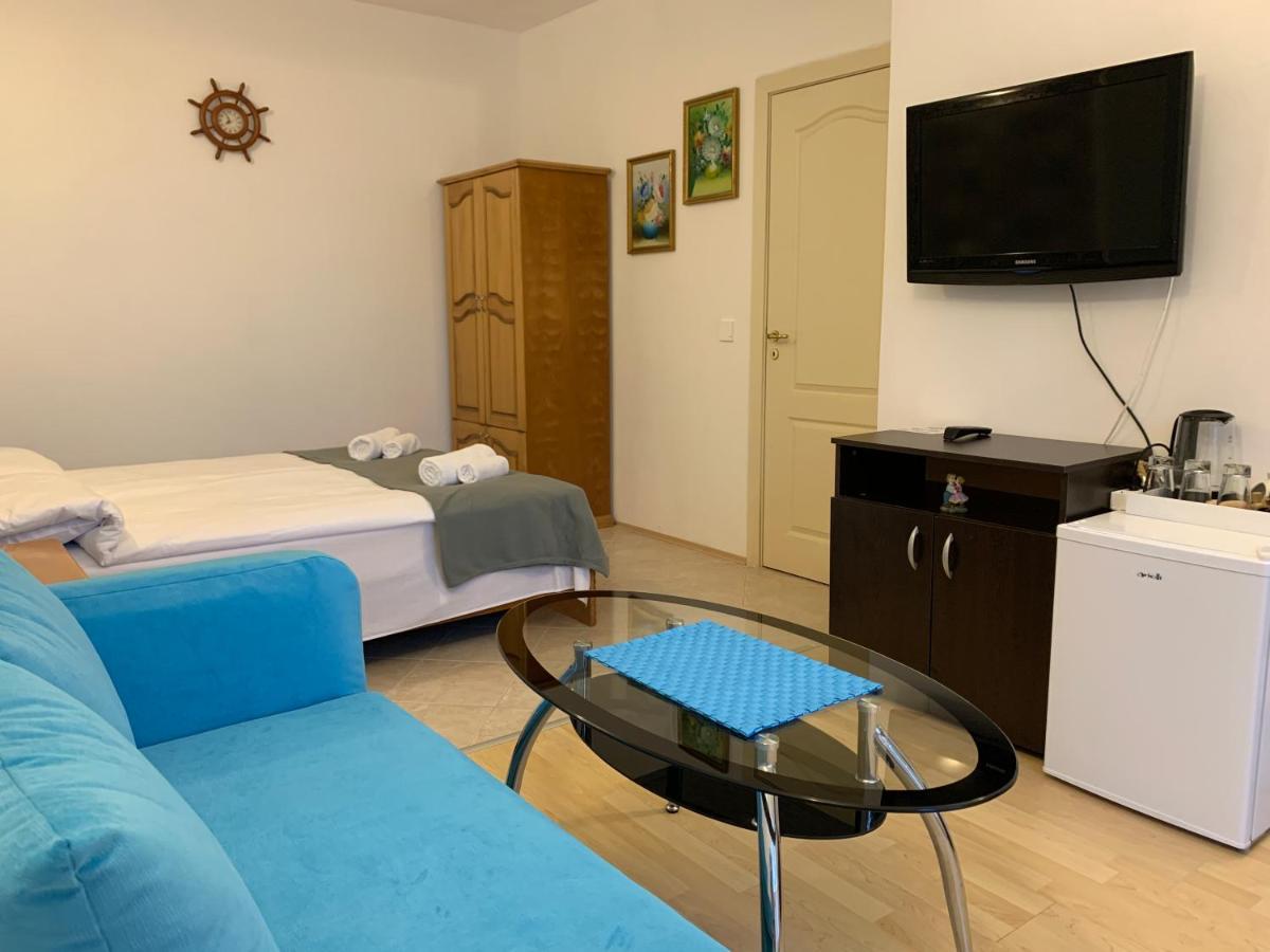 Sunray Guest House, Private Rooms & Apartment With Lovely Sea View 瓦爾納 外观 照片