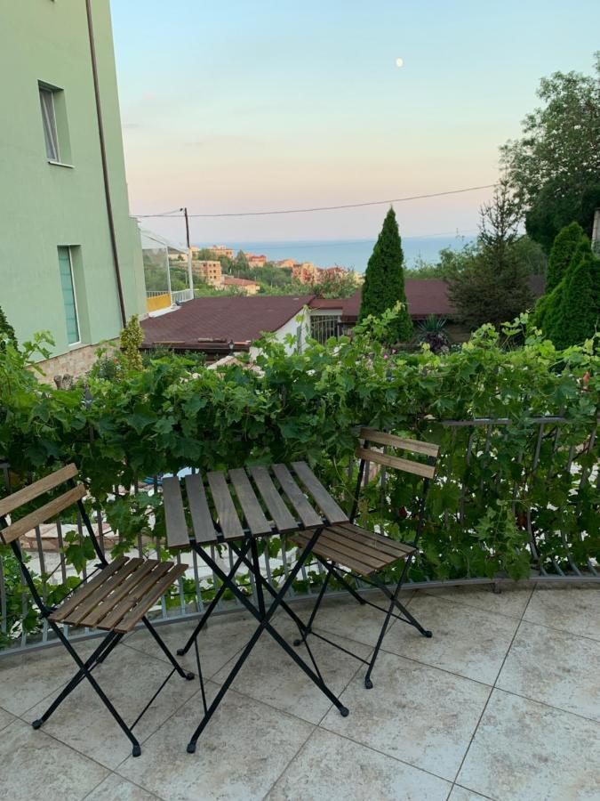 Sunray Guest House, Private Rooms & Apartment With Lovely Sea View 瓦爾納 外观 照片