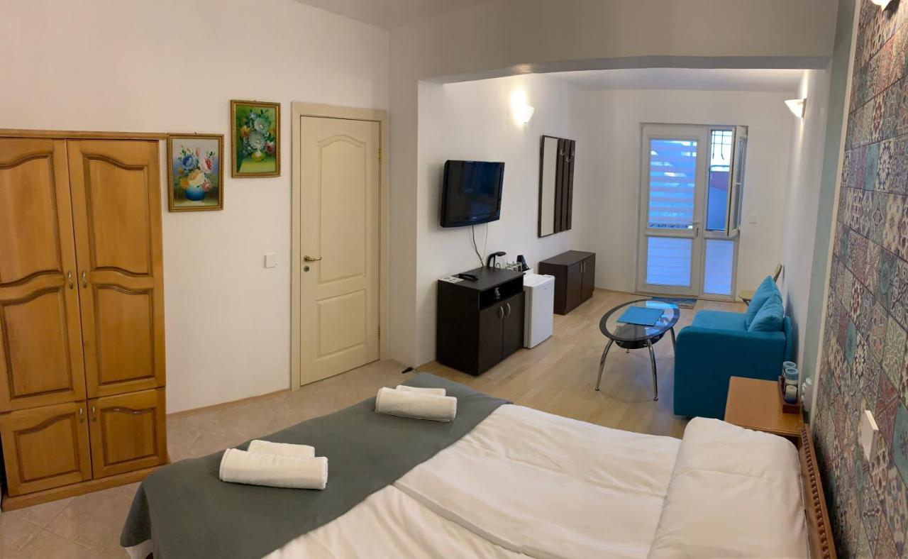 Sunray Guest House, Private Rooms & Apartment With Lovely Sea View 瓦爾納 外观 照片