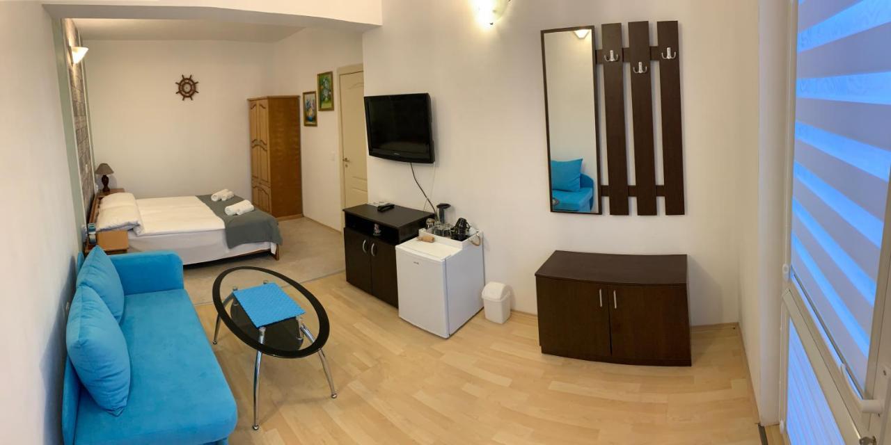 Sunray Guest House, Private Rooms & Apartment With Lovely Sea View 瓦爾納 外观 照片