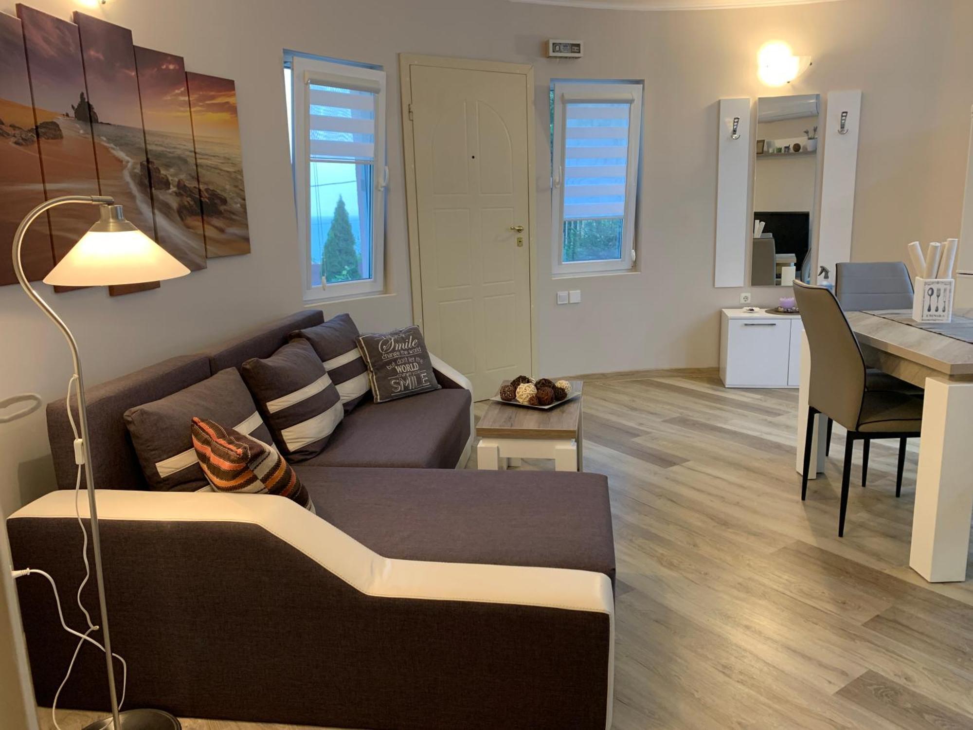 Sunray Guest House, Private Rooms & Apartment With Lovely Sea View 瓦爾納 外观 照片