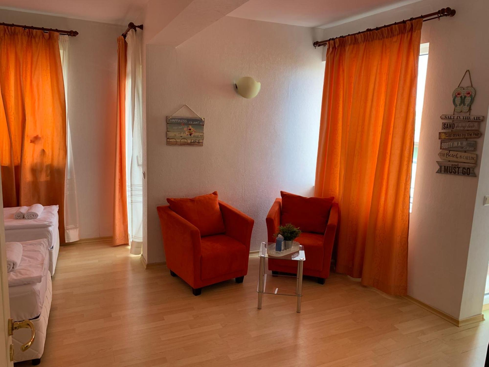 Sunray Guest House, Private Rooms & Apartment With Lovely Sea View 瓦爾納 外观 照片