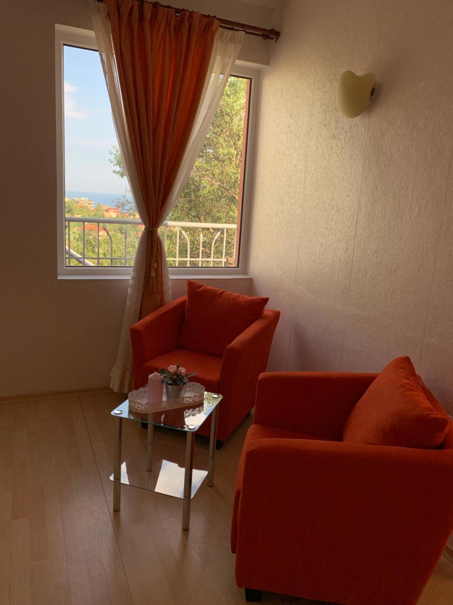 Sunray Guest House, Private Rooms & Apartment With Lovely Sea View 瓦爾納 外观 照片