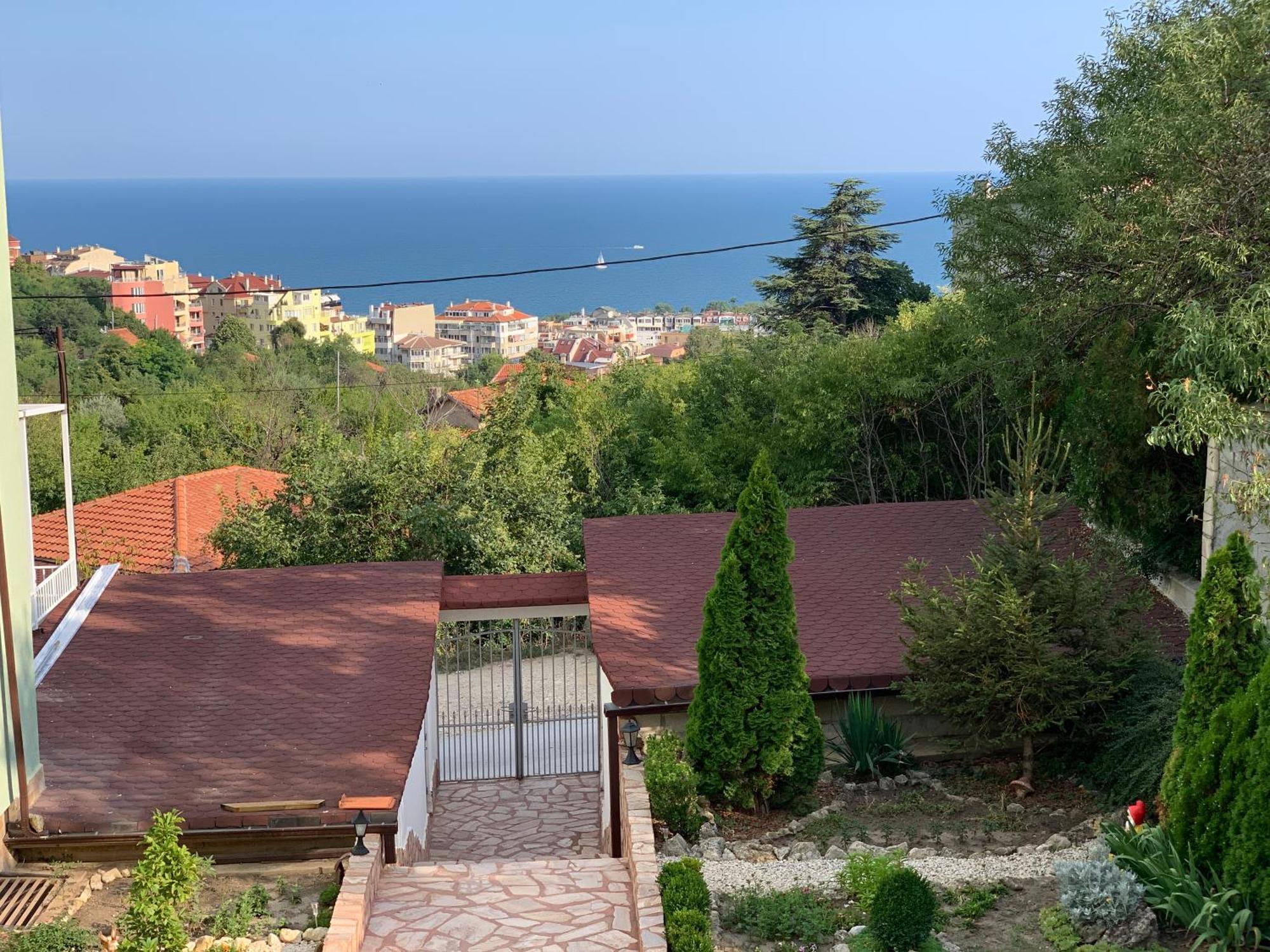 Sunray Guest House, Private Rooms & Apartment With Lovely Sea View 瓦爾納 外观 照片