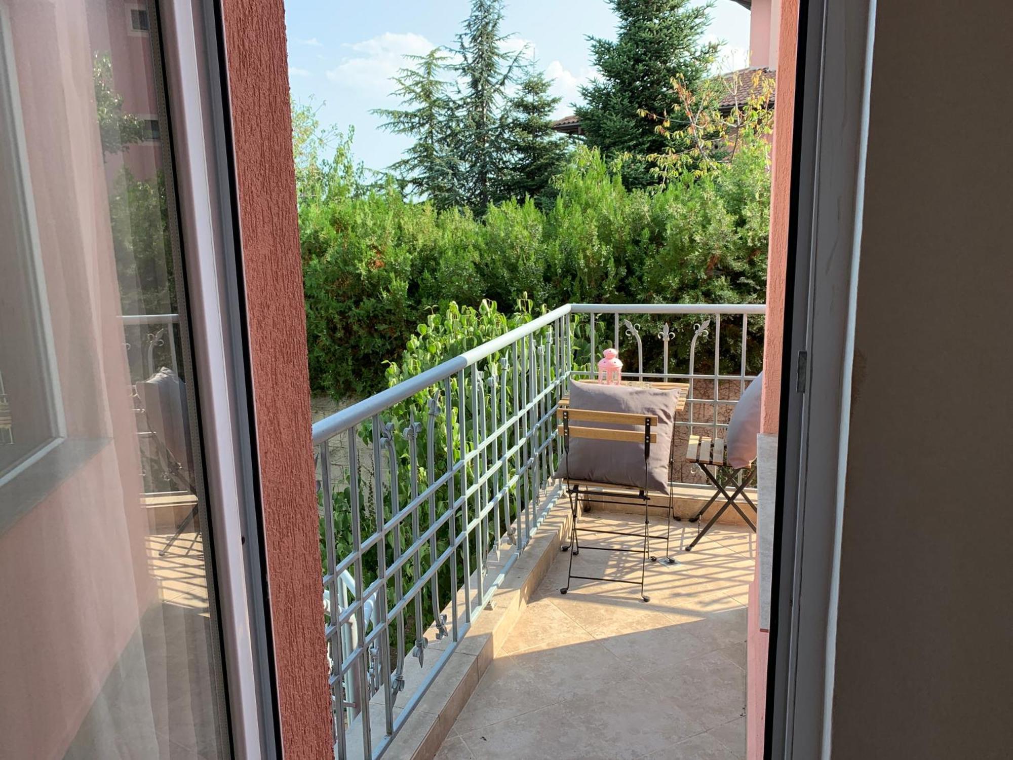 Sunray Guest House, Private Rooms & Apartment With Lovely Sea View 瓦爾納 外观 照片