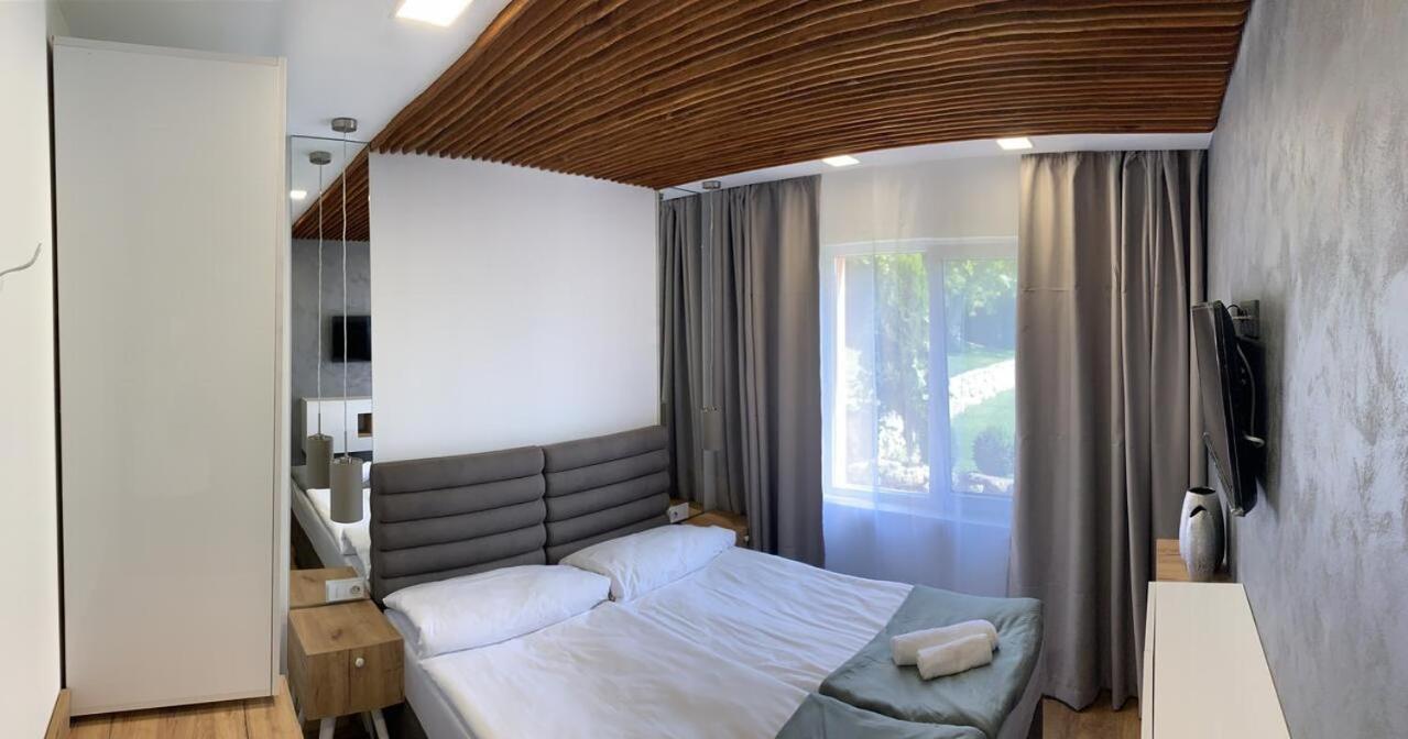 Sunray Guest House, Private Rooms & Apartment With Lovely Sea View 瓦爾納 外观 照片