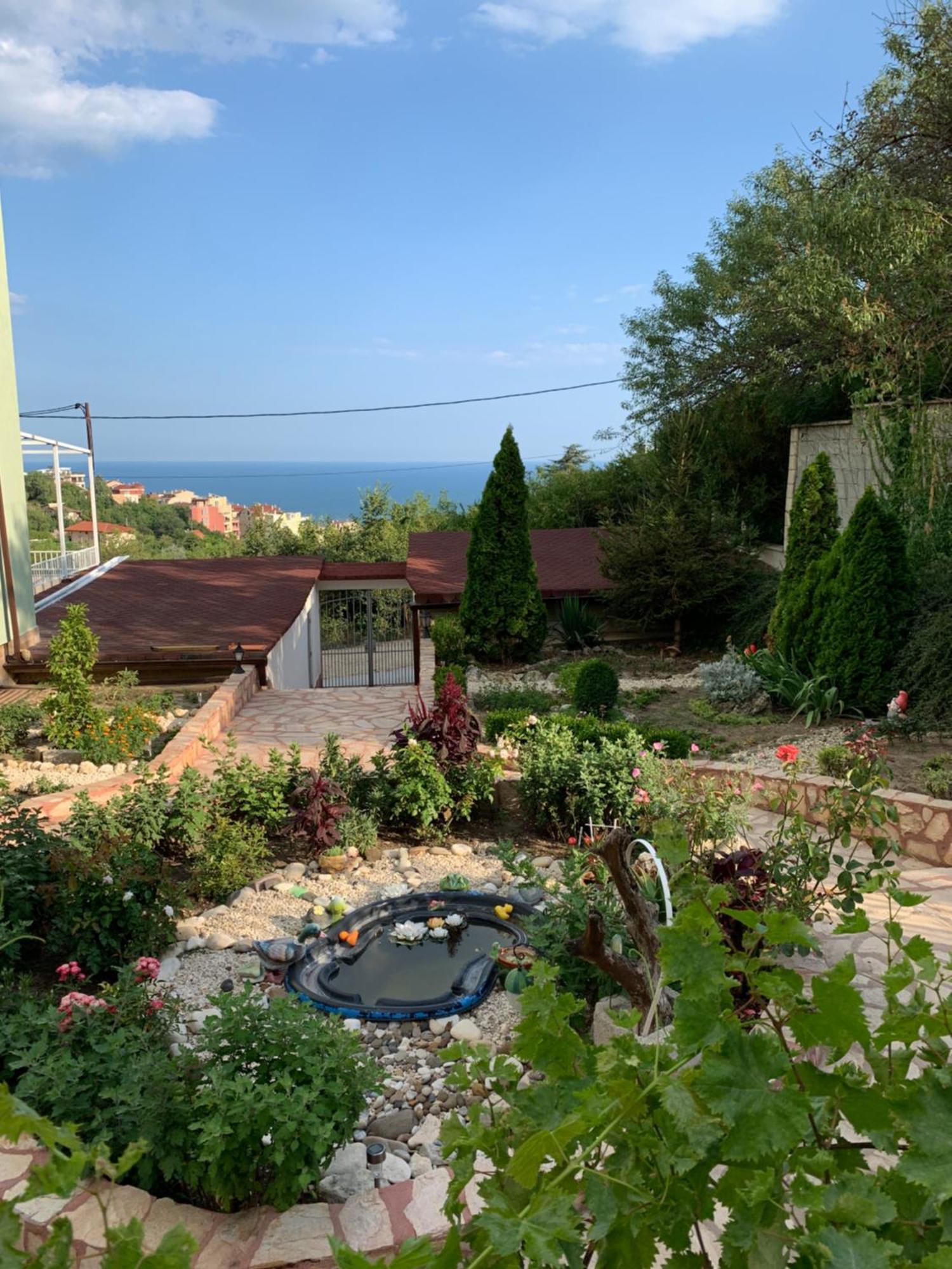Sunray Guest House, Private Rooms & Apartment With Lovely Sea View 瓦爾納 外观 照片
