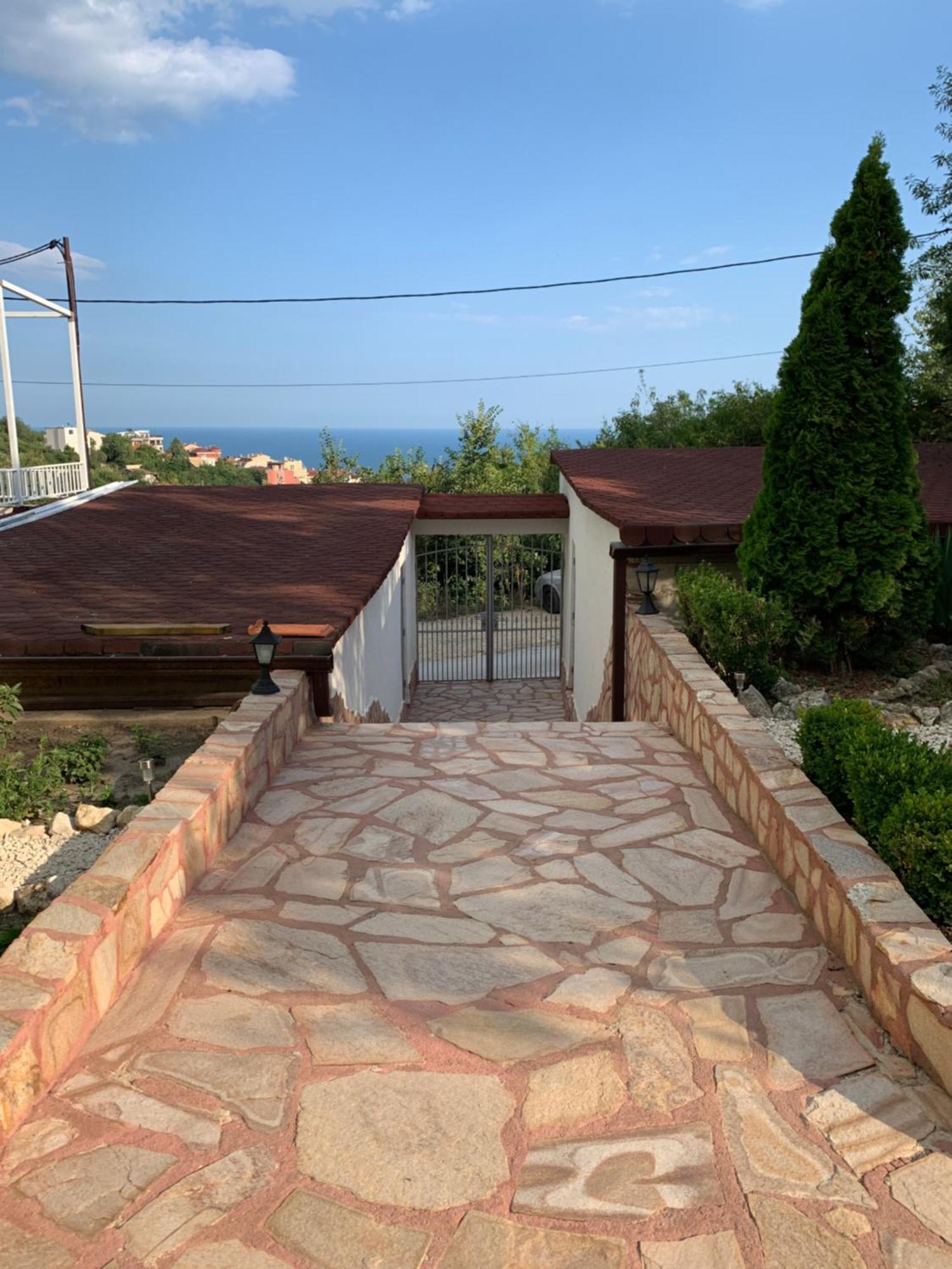 Sunray Guest House, Private Rooms & Apartment With Lovely Sea View 瓦爾納 外观 照片