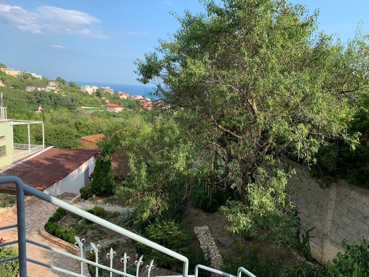Sunray Guest House, Private Rooms & Apartment With Lovely Sea View 瓦爾納 外观 照片
