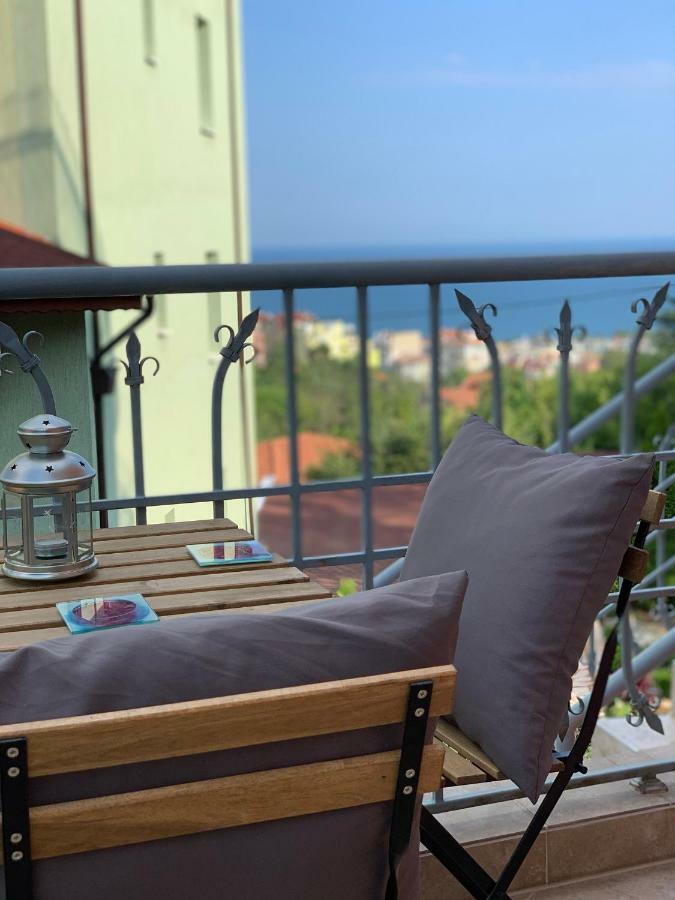 Sunray Guest House, Private Rooms & Apartment With Lovely Sea View 瓦爾納 外观 照片