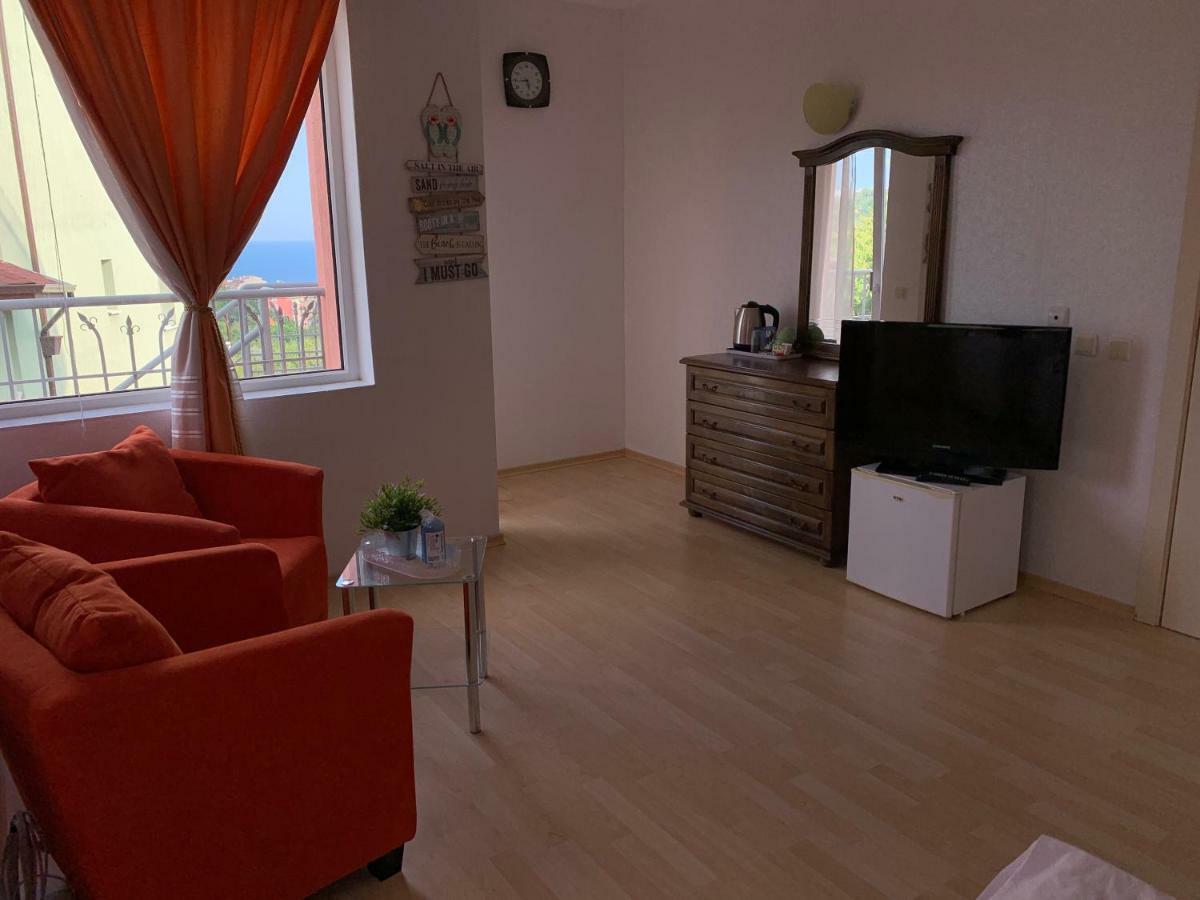Sunray Guest House, Private Rooms & Apartment With Lovely Sea View 瓦爾納 外观 照片