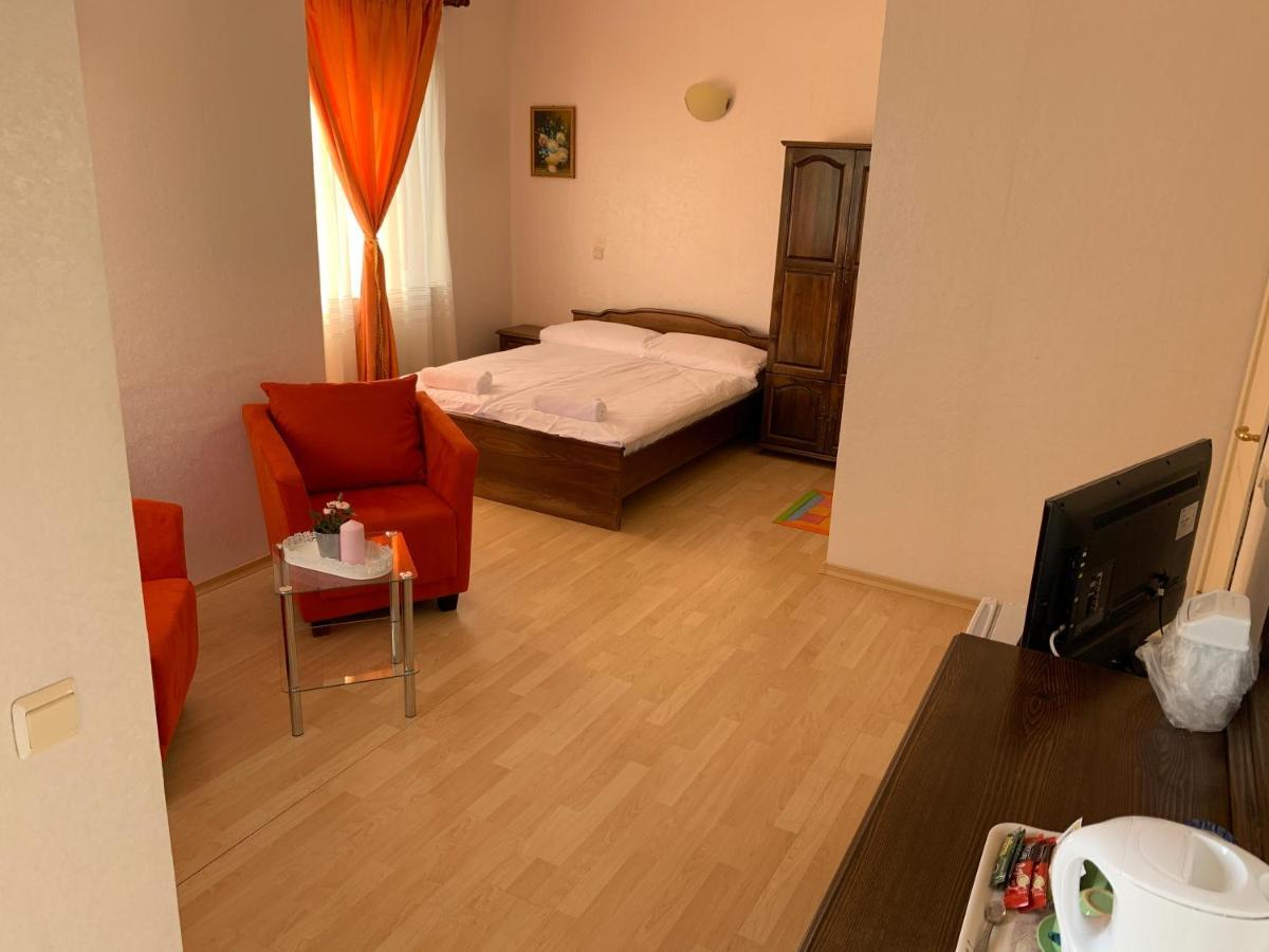 Sunray Guest House, Private Rooms & Apartment With Lovely Sea View 瓦爾納 外观 照片